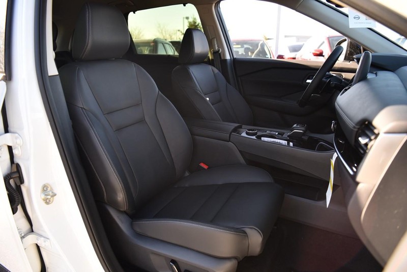 Nissan Rogue Vehicle Image 21