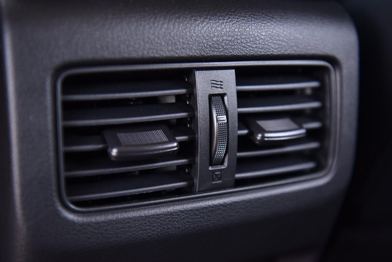 Nissan Rogue Vehicle Image 24