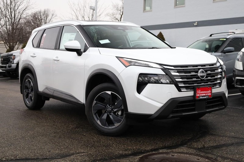 Nissan Rogue Vehicle Image 02