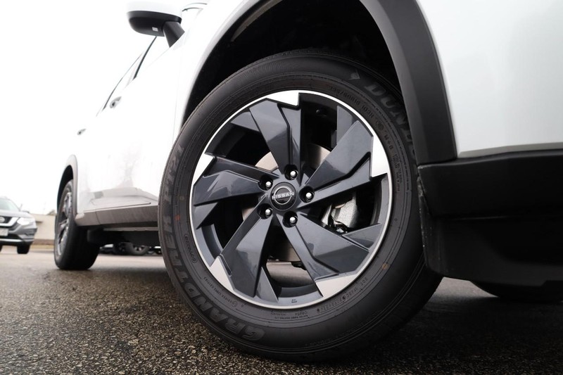 Nissan Rogue Vehicle Image 04