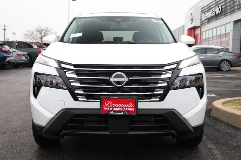 Nissan Rogue Vehicle Image 05