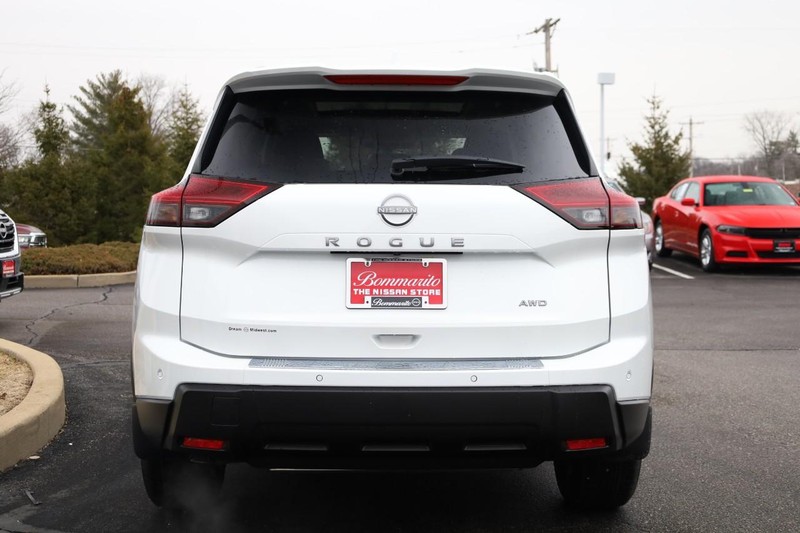 Nissan Rogue Vehicle Image 07