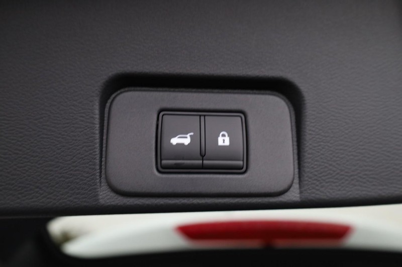 Nissan Rogue Vehicle Image 09