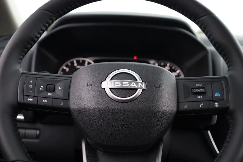 Nissan Rogue Vehicle Image 13
