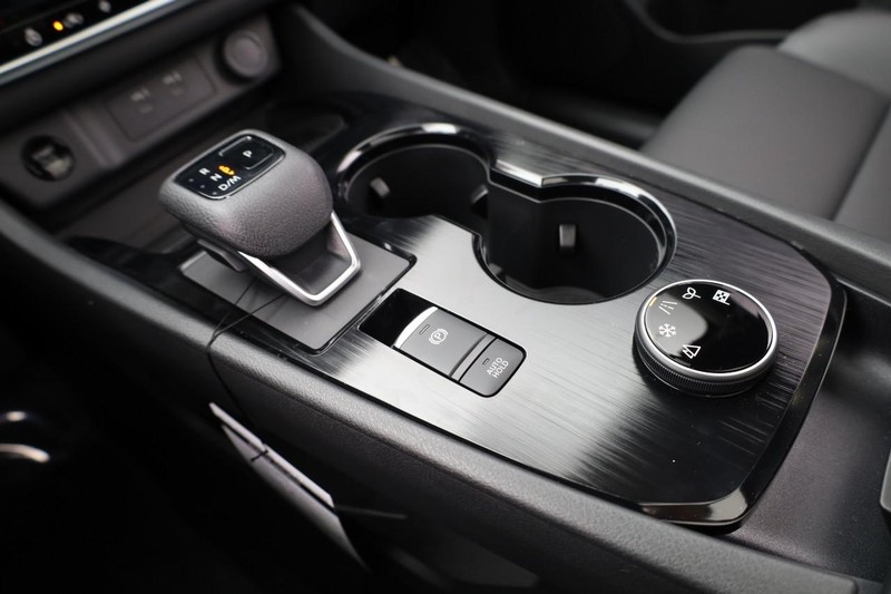 Nissan Rogue Vehicle Image 19