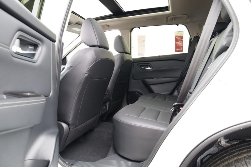Nissan Rogue Vehicle Image 24