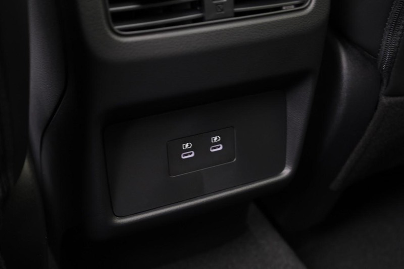 Nissan Rogue Vehicle Image 25