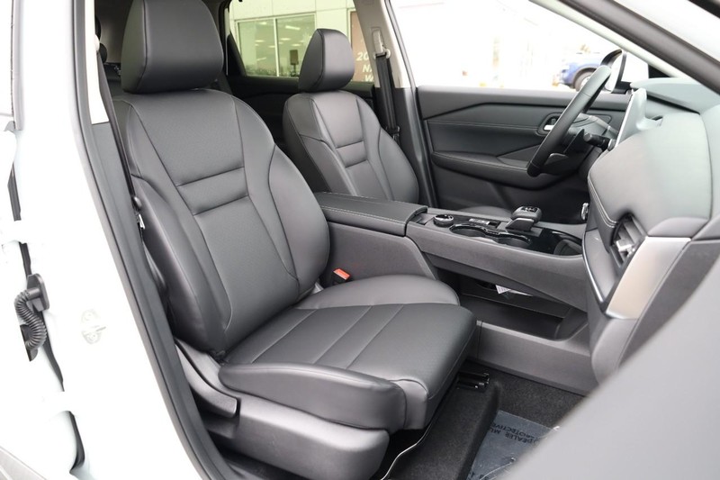 Nissan Rogue Vehicle Image 28