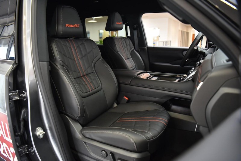Nissan Armada Vehicle Image 16