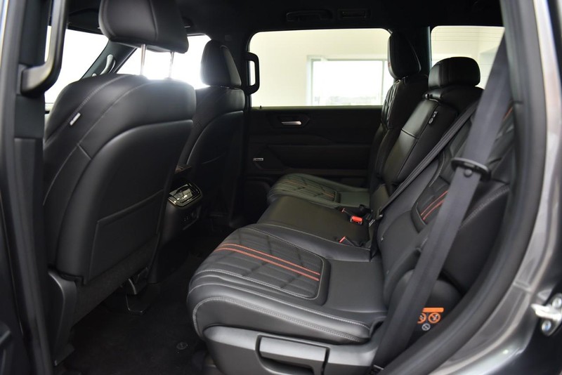 Nissan Armada Vehicle Image 17