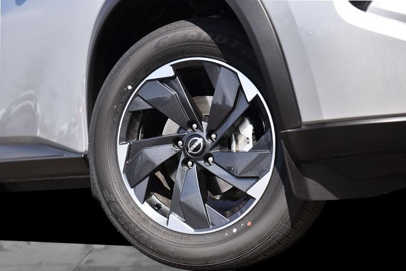 Nissan Rogue Vehicle Image 03