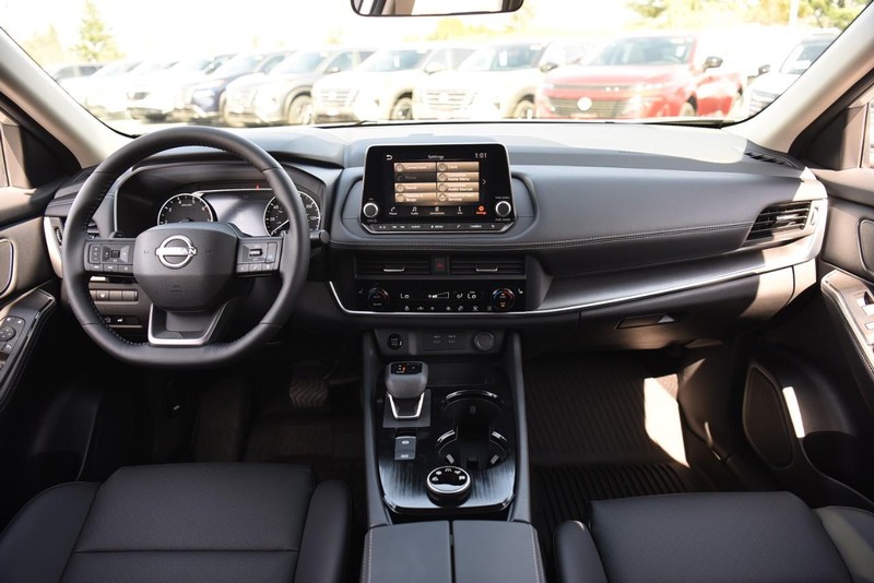 Nissan Rogue Vehicle Image 07