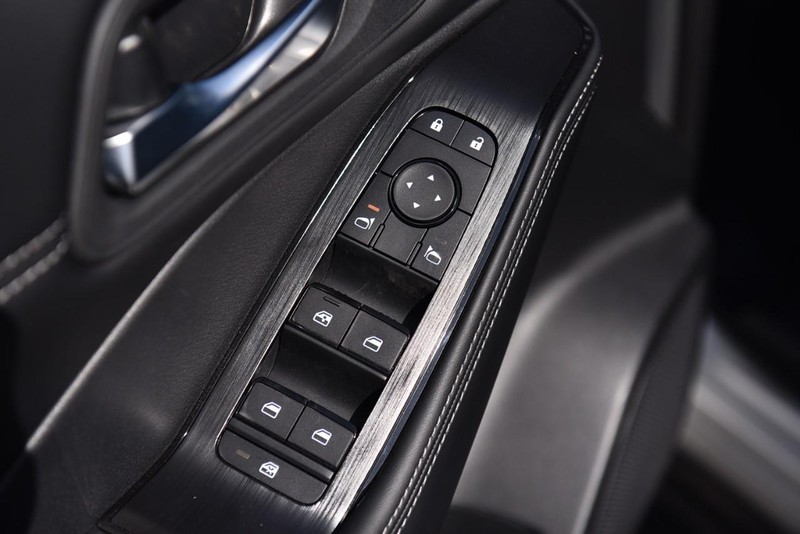 Nissan Rogue Vehicle Image 08