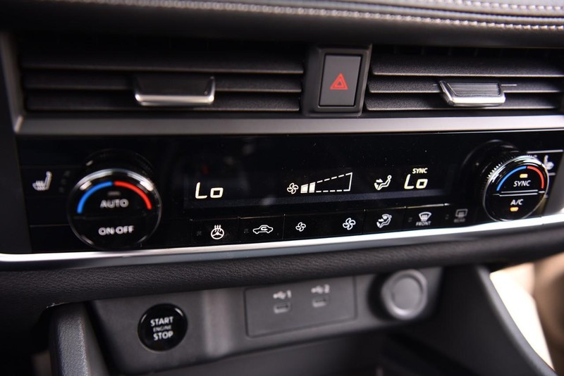 Nissan Rogue Vehicle Image 13