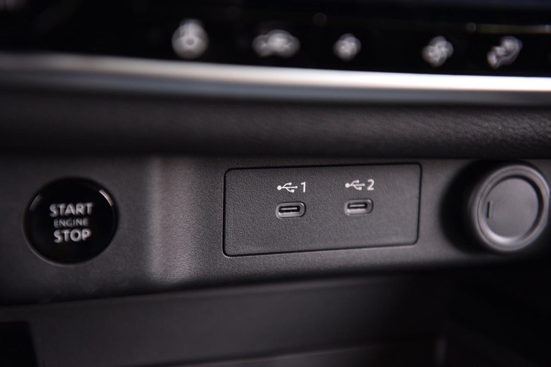 Nissan Rogue Vehicle Image 14