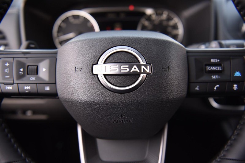Nissan Rogue Vehicle Image 17