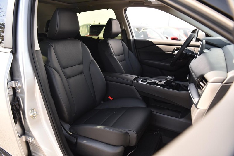 Nissan Rogue Vehicle Image 19