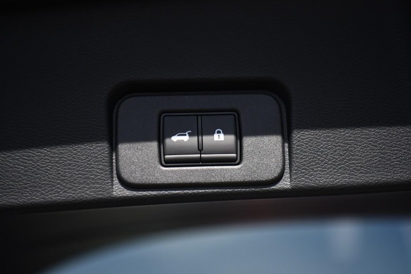 Nissan Rogue Vehicle Image 25