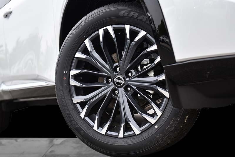 Nissan Rogue Vehicle Image 03