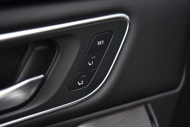 Nissan Rogue Vehicle Image 10