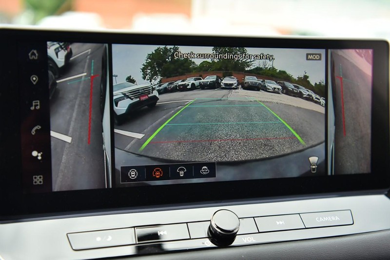 Nissan Rogue Vehicle Image 16