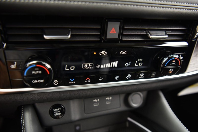 Nissan Rogue Vehicle Image 18