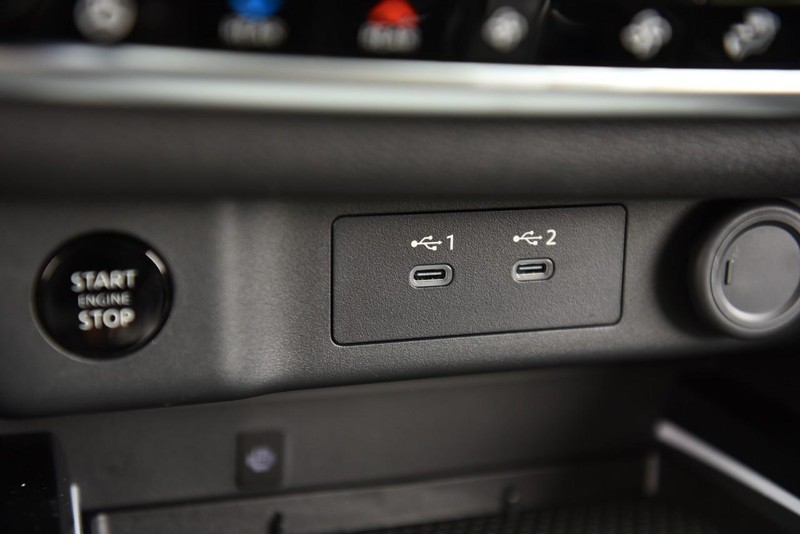 Nissan Rogue Vehicle Image 19