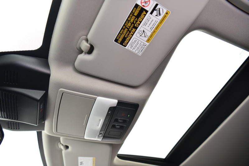 Nissan Rogue Vehicle Image 24