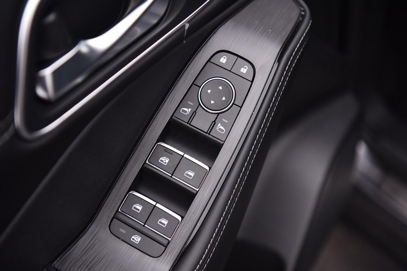 Nissan Rogue Vehicle Image 08