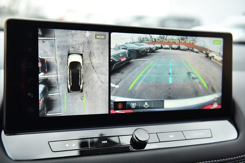 Nissan Rogue Vehicle Image 13