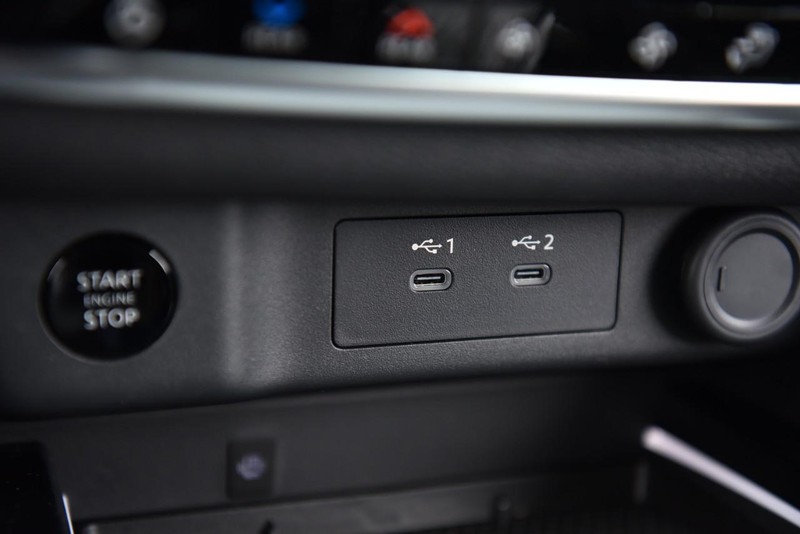 Nissan Rogue Vehicle Image 15