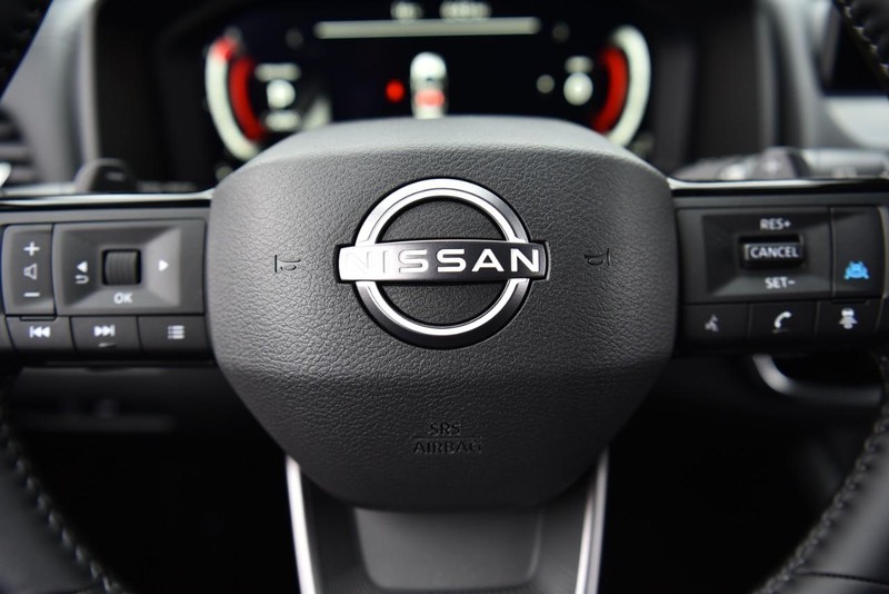 Nissan Rogue Vehicle Image 18