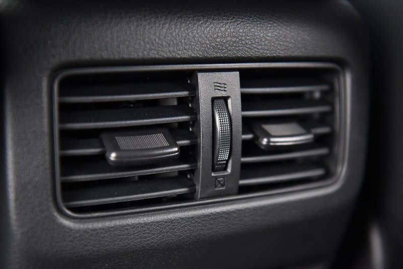 Nissan Rogue Vehicle Image 23