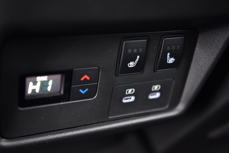 Nissan Rogue Vehicle Image 24