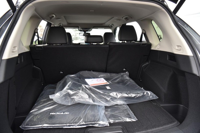 Nissan Rogue Vehicle Image 25