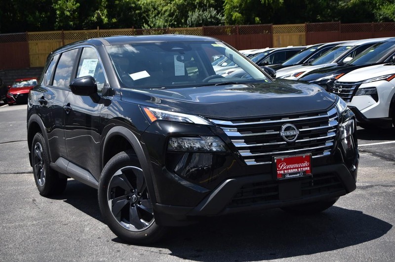 Nissan Rogue Vehicle Image 02