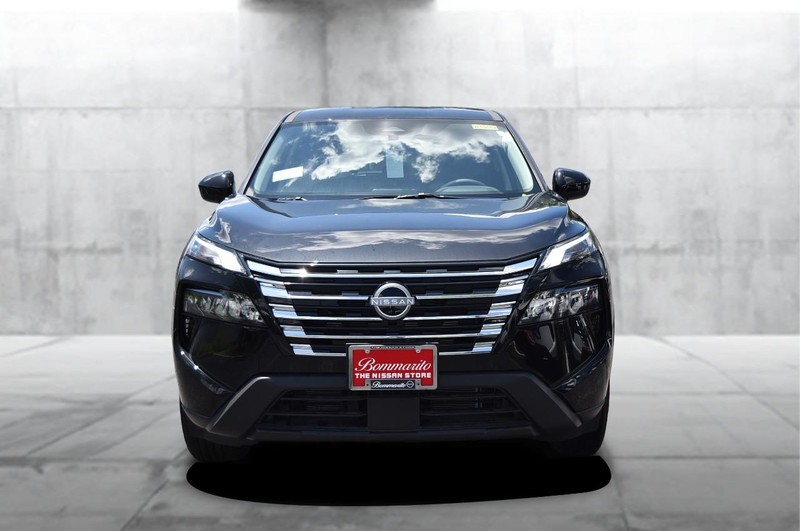 Nissan Rogue Vehicle Image 04