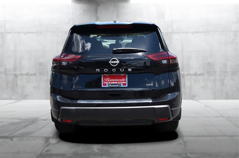 Nissan Rogue Vehicle Image 06