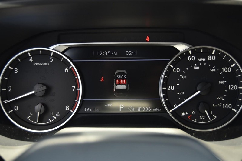 Nissan Rogue Vehicle Image 12