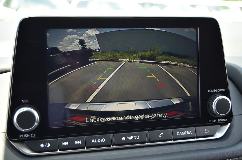 Nissan Rogue Vehicle Image 13
