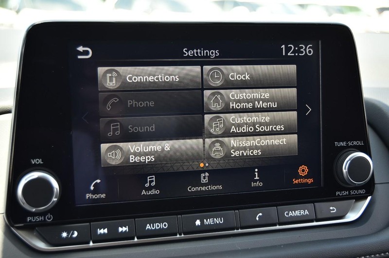 Nissan Rogue Vehicle Image 14