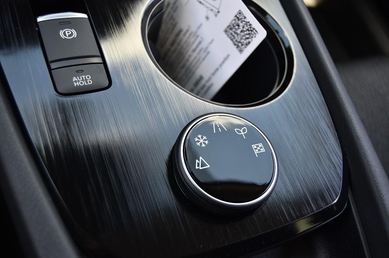 Nissan Rogue Vehicle Image 16