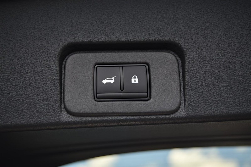Nissan Rogue Vehicle Image 24
