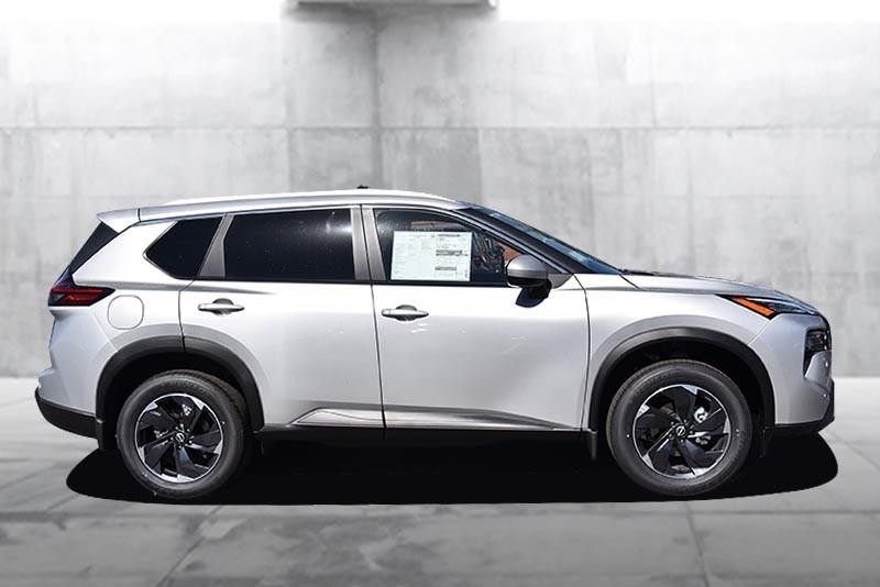 Nissan Rogue Vehicle Image 05