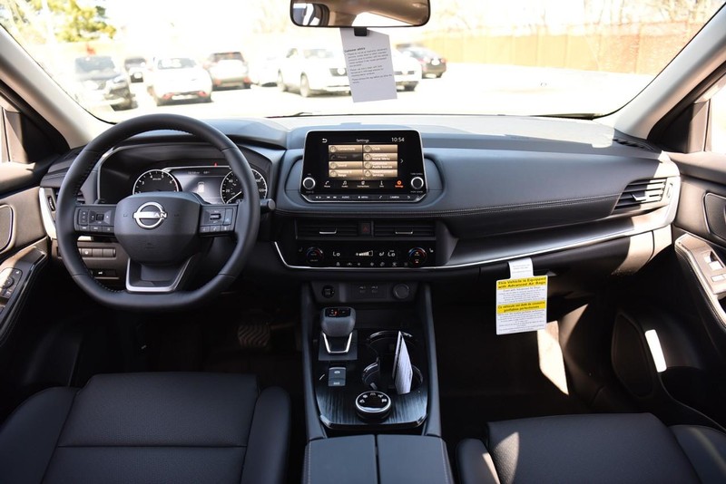 Nissan Rogue Vehicle Image 07