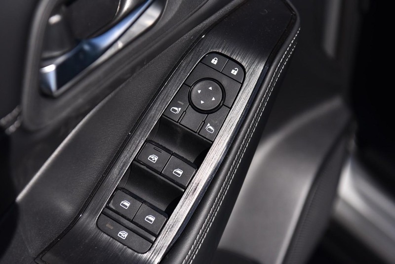Nissan Rogue Vehicle Image 08