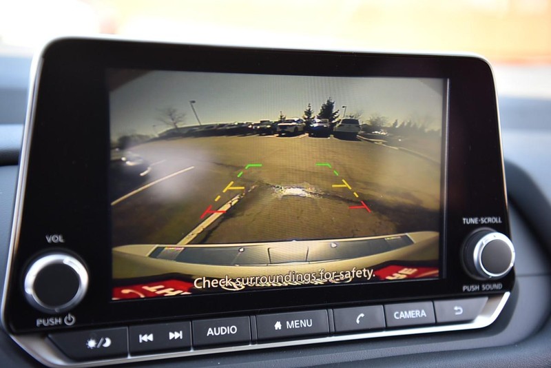Nissan Rogue Vehicle Image 12