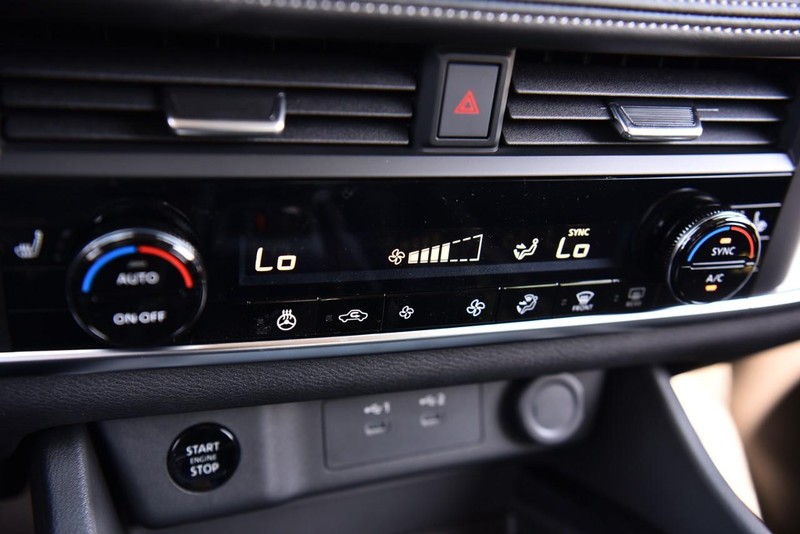 Nissan Rogue Vehicle Image 13