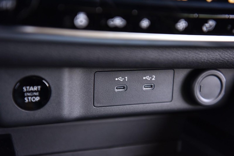 Nissan Rogue Vehicle Image 14