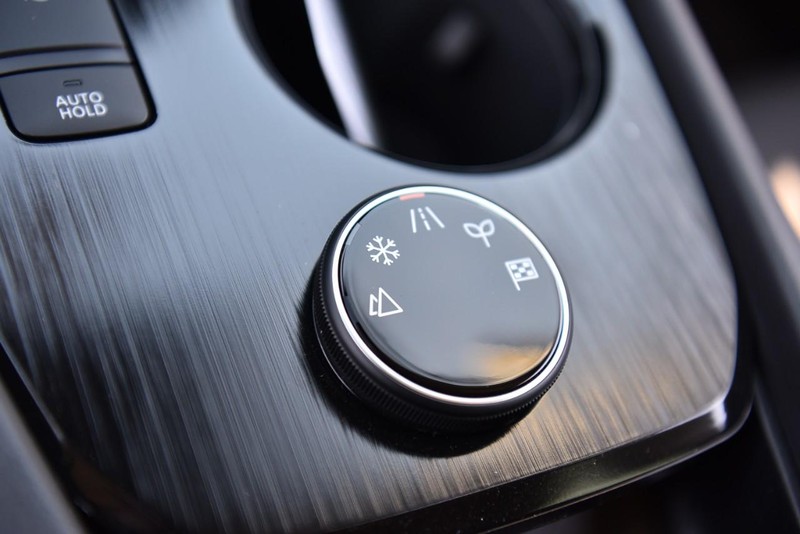 Nissan Rogue Vehicle Image 15